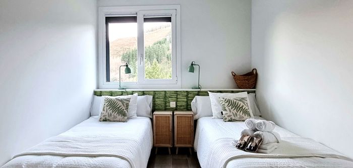 Habitación doble con ventana