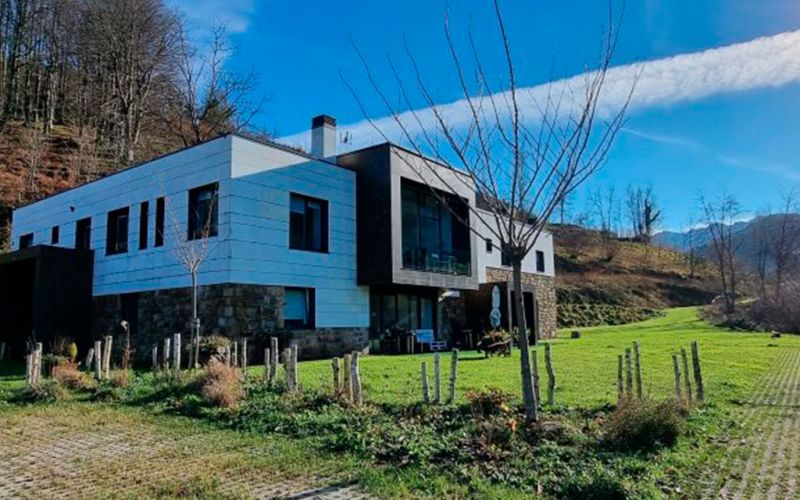 CASA RURAL O APARTAMENTO PARA 2-3 PERSONAS. EN EL PARQUE NATURAL DE AIZKORRI-ARATZ.